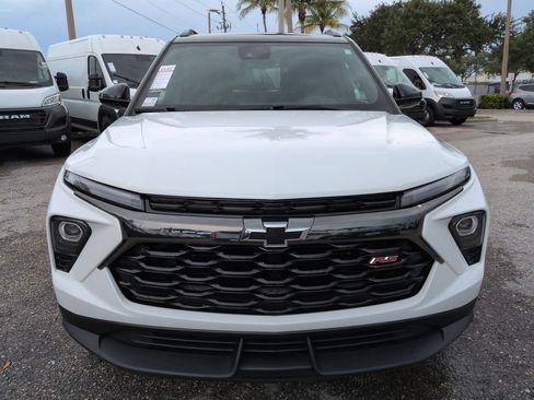 Used 2024 Chevrolet TrailBlazer RS w/ Convenience Package FWD image 3