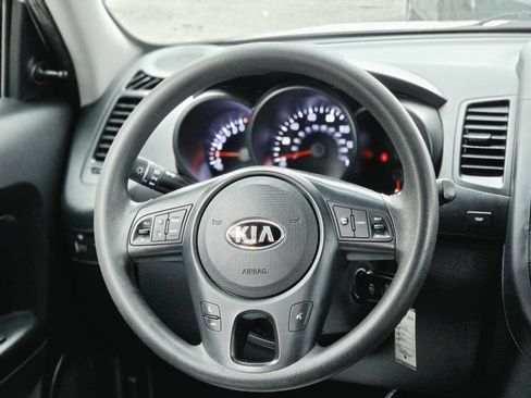 Used 2013 Kia Soul FWD image 11