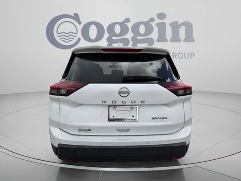 Used 2024 Nissan Rogue SV AWD/4WD image 4