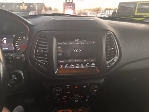 Used 2019 Jeep Compass Trailhawk image 12