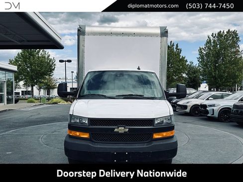 Used 2021 Chevrolet Express 4500 Extended w/ Power Convenience Package RWD image 11