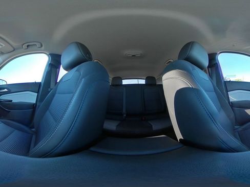 Used 2025 Chevrolet Trax LT image 42