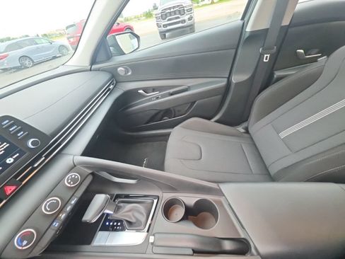 Used 2024 Hyundai Elantra SE FWD image 21