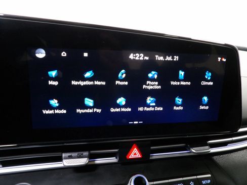 Used 2025 Hyundai Elantra SEL FWD image 19