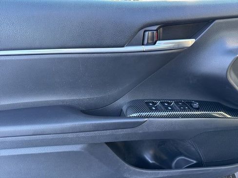 Certified 2018 Toyota Camry SE image 17