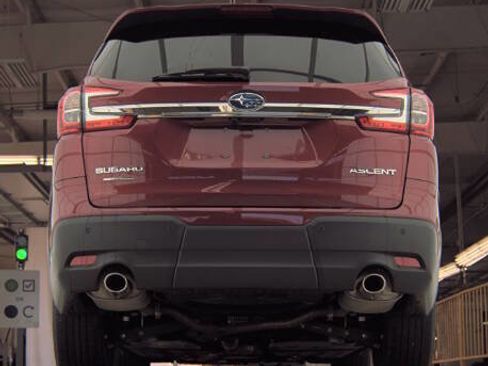 Used 2024 Subaru Ascent Premium w/ Convenience Package AWD/4WD image 4