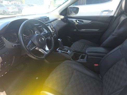 Used 2020 Nissan Rogue Sport FWD image 12