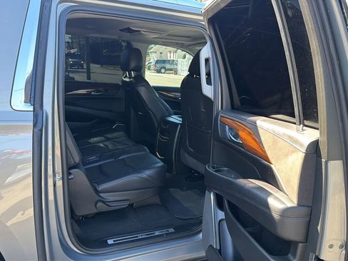 Used 2017 Cadillac Escalade ESV Premium Luxury AWD/4WD image 25