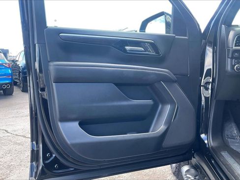 Used 2025 Chevrolet Suburban Z71 AWD/4WD image 18
