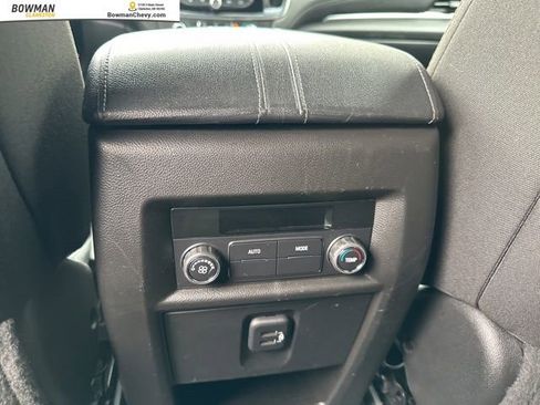 Used 2023 Chevrolet Traverse LT image 24