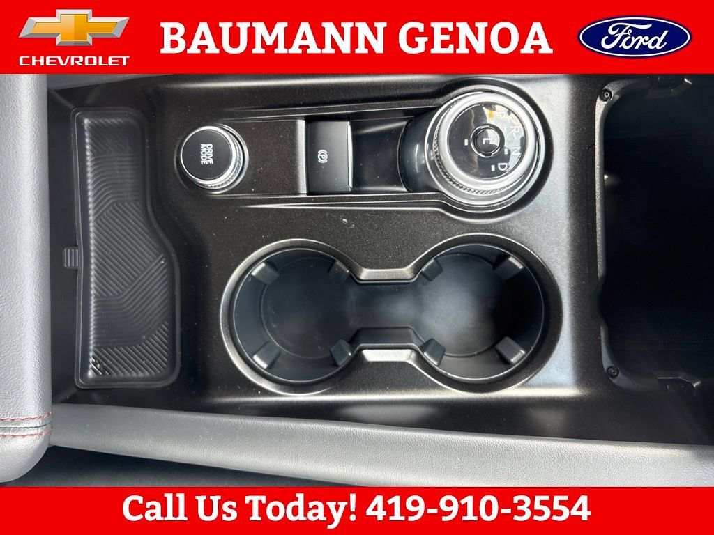 Used 2025 Ford Explorer Active AWD/4WD image 25