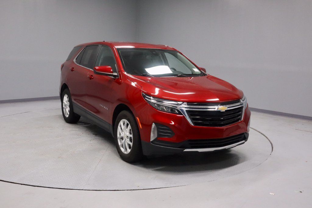 Used 2024 Chevrolet Equinox LT w/ LPO, Floor Liner Package FWD image 1