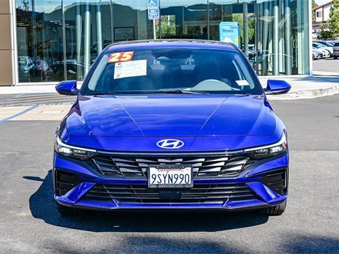 Certified 2025 Hyundai Elantra SEL image 2