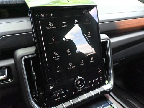 Used 2025 GMC Yukon Denali w/ Sun & Power Step Package AWD/4WD image 22