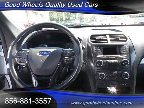 Used 2017 Ford Explorer XLT image 16