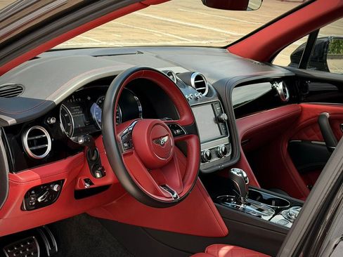 Used 2019 Bentley Bentayga AWD/4WD image 19