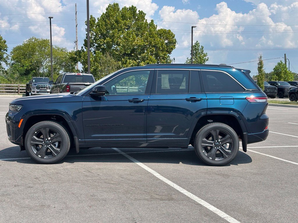 New 2027 Jeep Grand Cherokee Limited AWD/4WD image 4
