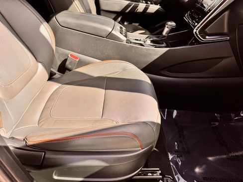 Used 2022 Hyundai Santa Cruz Limited image 32