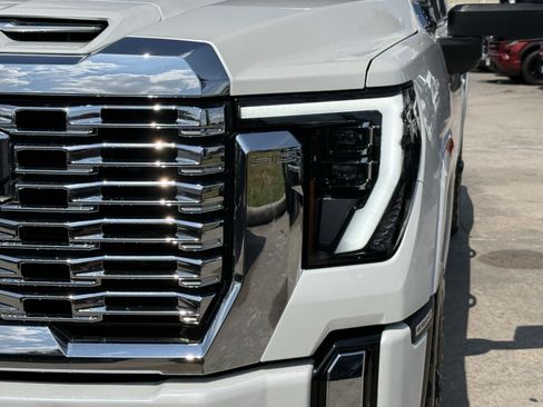 Used 2024 GMC Sierra 2500 Denali w/ Denali Reserve Package AWD/4WD image 11