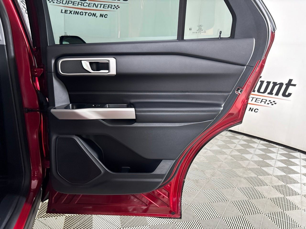 Used 2021 Ford Explorer XLT RWD image 25