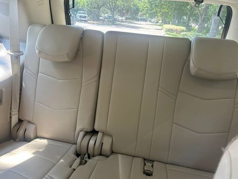 Used 2017 Cadillac Escalade Premium Luxury RWD image 11