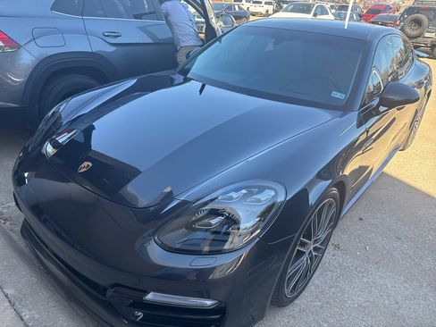 Used 2019 Porsche Panamera 4 image 2