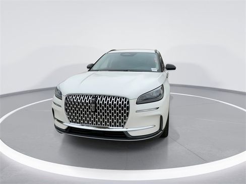 New 2026 Lincoln Corsair Premiere image 3