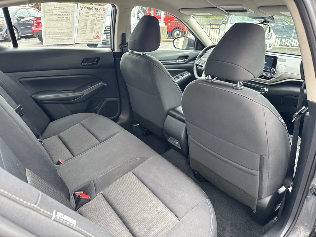 Used 2024 Nissan Altima 2.5 SV FWD image 30
