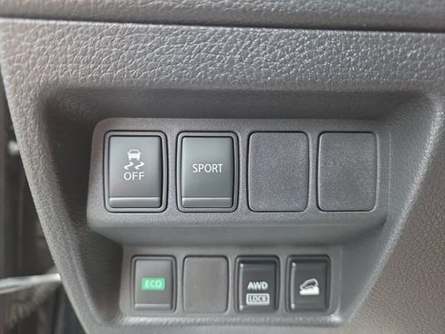 Used 2016 Nissan Rogue SV AWD/4WD image 19