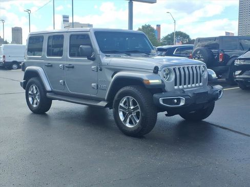 Used 2018 Jeep Wrangler Unlimited Sahara image 3