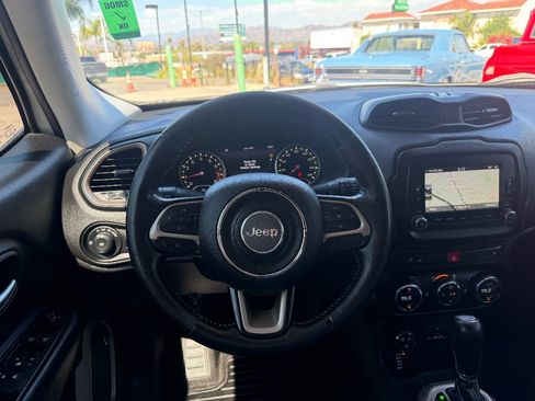 Used 2017 Jeep Renegade Trailhawk AWD/4WD image 18