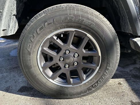 Used 2022 Jeep Gladiator Overland w/ Popular Equipment Package image 9