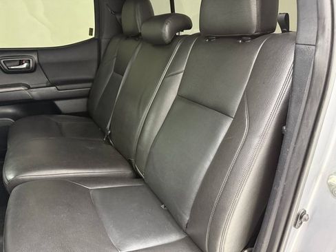 Used 2017 Toyota Tacoma TRD Off-Road w/ Tow Package (A/T) image 33