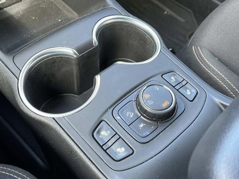 Used 2020 GMC Terrain SLE w/ Driver Convenience Package image 28