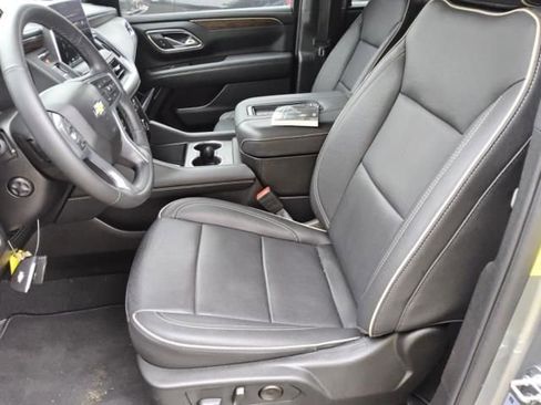 Used 2024 Chevrolet Tahoe Premier w/ Premium Package image 5