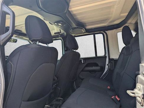 Used 2018 Jeep Wrangler Unlimited Sahara AWD/4WD image 13