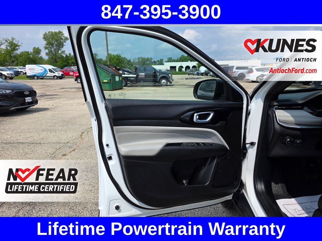 Used 2025 Jeep Compass Limited AWD/4WD image 22