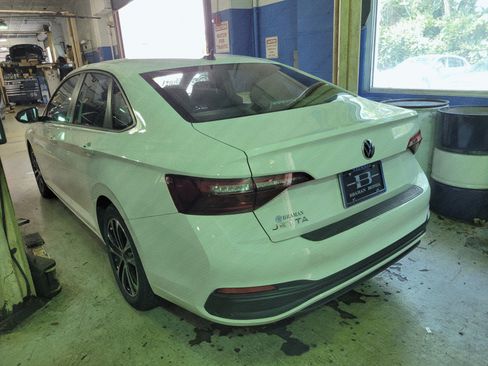 Used 2024 Volkswagen Jetta Sport FWD image 4