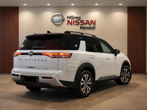 Certified 2024 Nissan Pathfinder SL FWD image 2