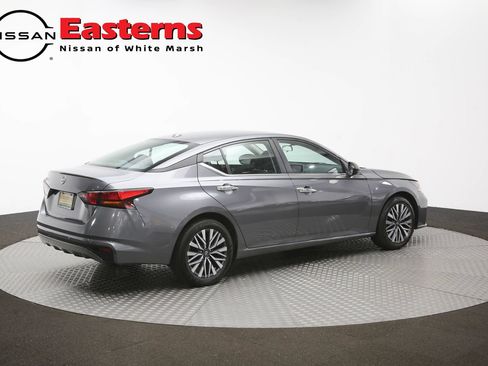 Used 2025 Nissan Altima 2.5 SV FWD image 40