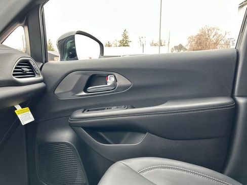 New 2026 Chrysler Pacifica Select w/ S Appearance Package AWD/4WD image 44