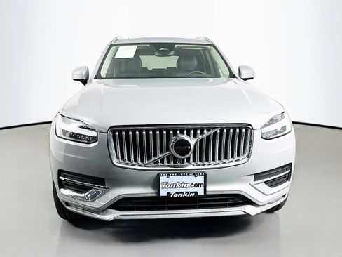 Used 2025 Volvo XC90 B5 Core AWD/4WD image 2