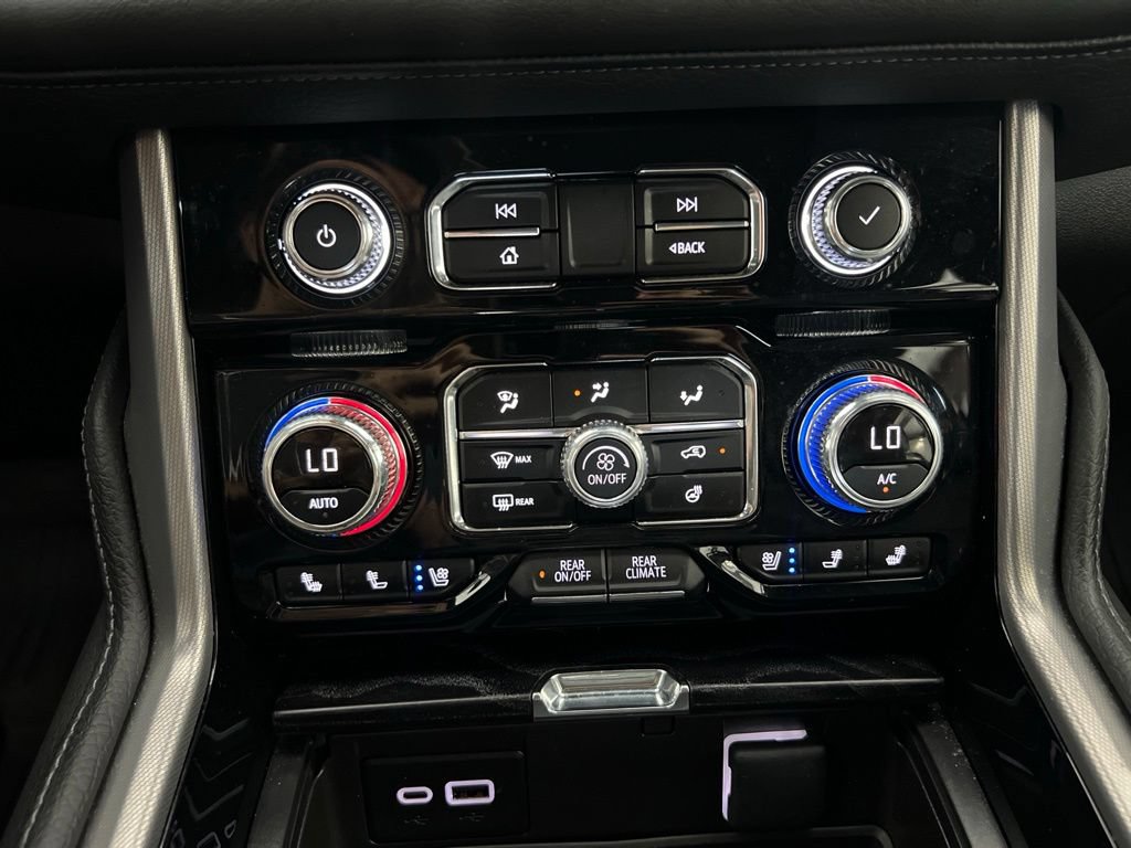 Used 2024 GMC Yukon Denali w/ Advanced Technology Package AWD/4WD image 17
