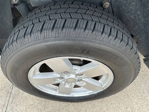 Used 2008 Jeep Commander Sport RWD image 20