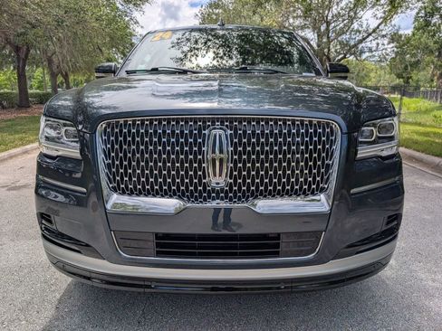 Used 2024 Lincoln Navigator Reserve AWD/4WD image 2