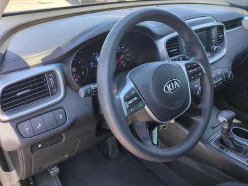 Used 2019 Kia Sorento FWD image 10