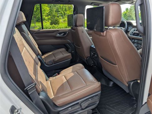 Used 2021 Chevrolet Tahoe High Country AWD/4WD image 12