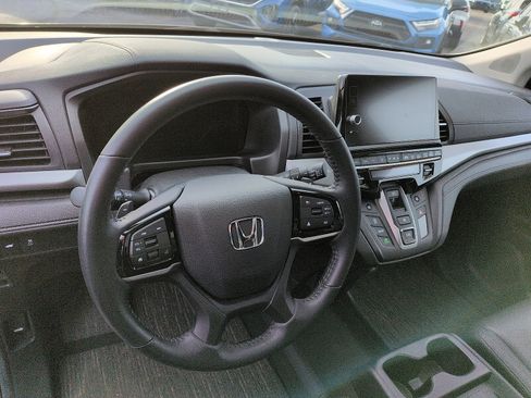 Used 2025 Honda Odyssey EX-L image 9