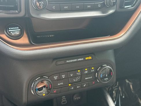 Certified 2024 Ford Bronco Sport Outer Banks w/ Tech Package AWD/4WD image 28