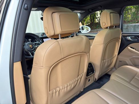 Used 2018 Porsche Macan AWD/4WD image 35